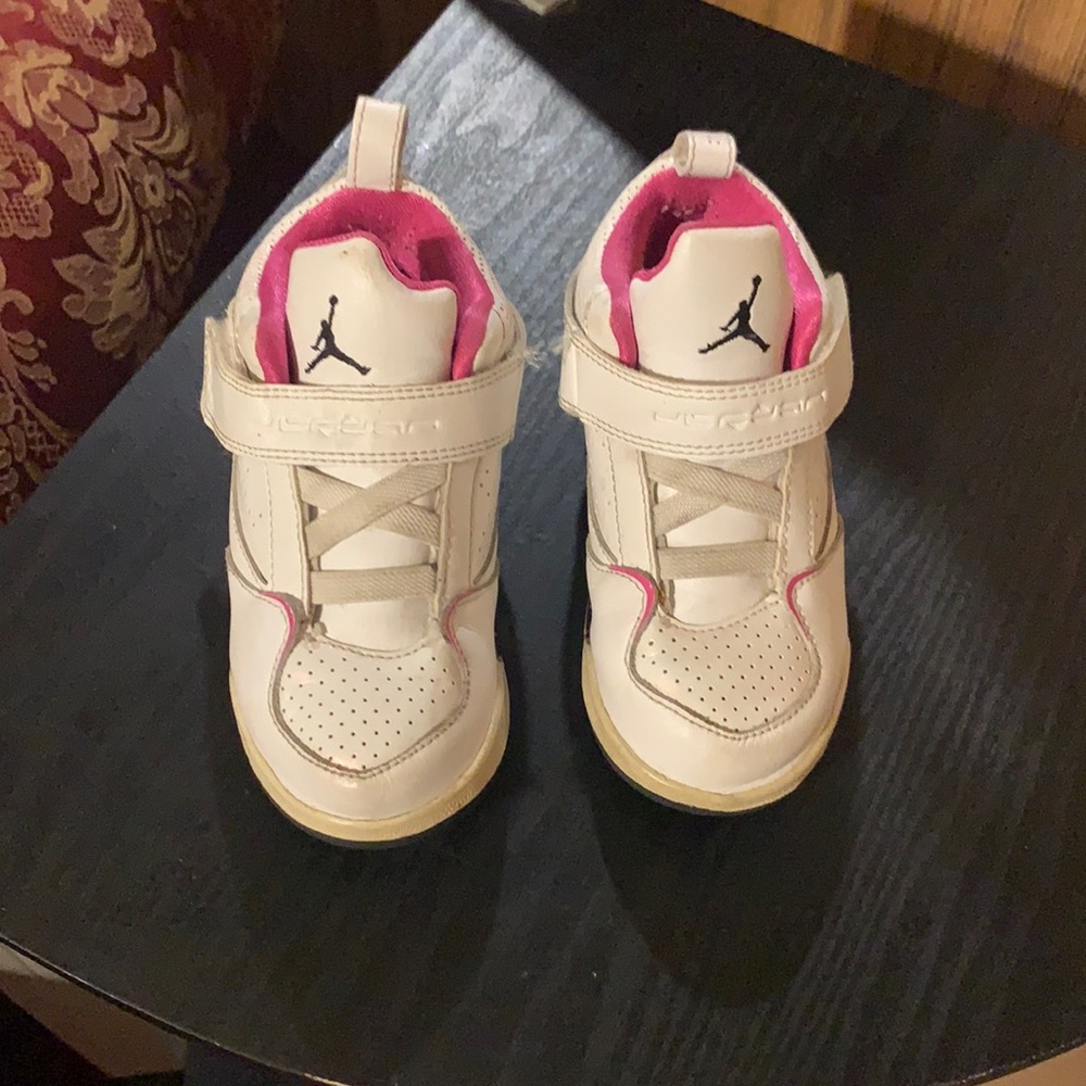 Sz 9c little girls Jordan’s